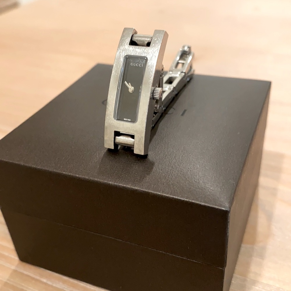 Authentic Gucci women watch, stainless steel 3900L